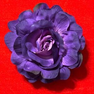 Purple Flower 🌺 Brooch. Pin on hat or clothes.